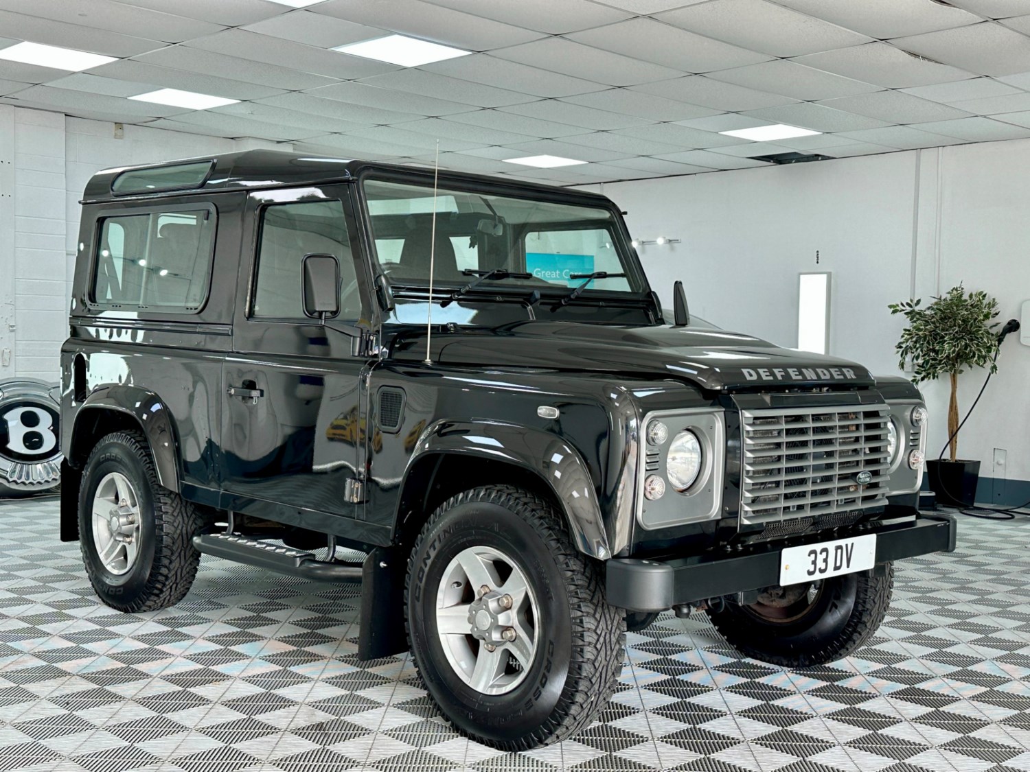 Land Rover Defender 90 Listing Image