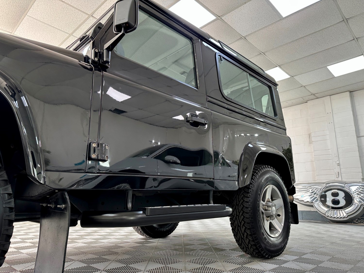 Land Rover Defender 90 Listing Image