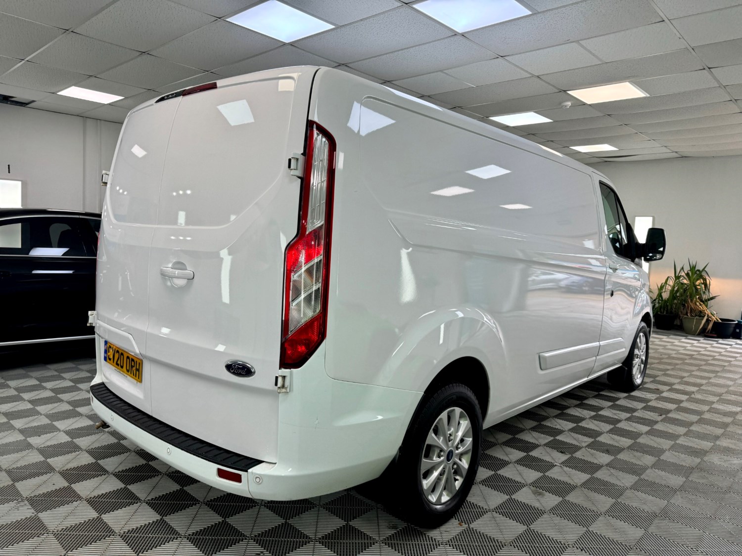 Ford Transit Custom Listing Image