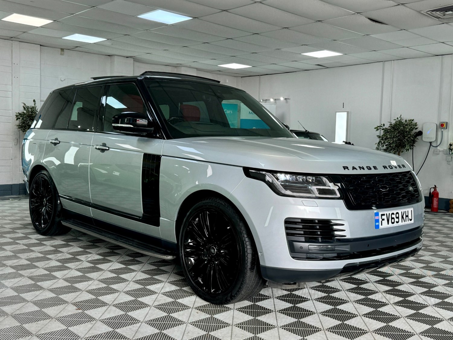 Land Rover Range Rover Listing Image