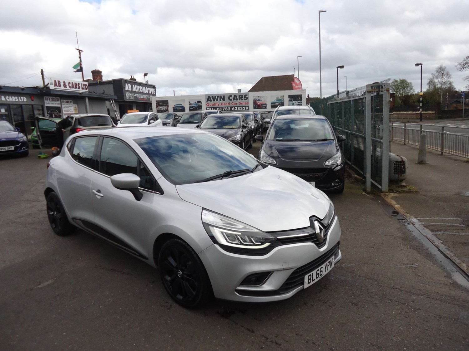 Renault Clio Listing Image