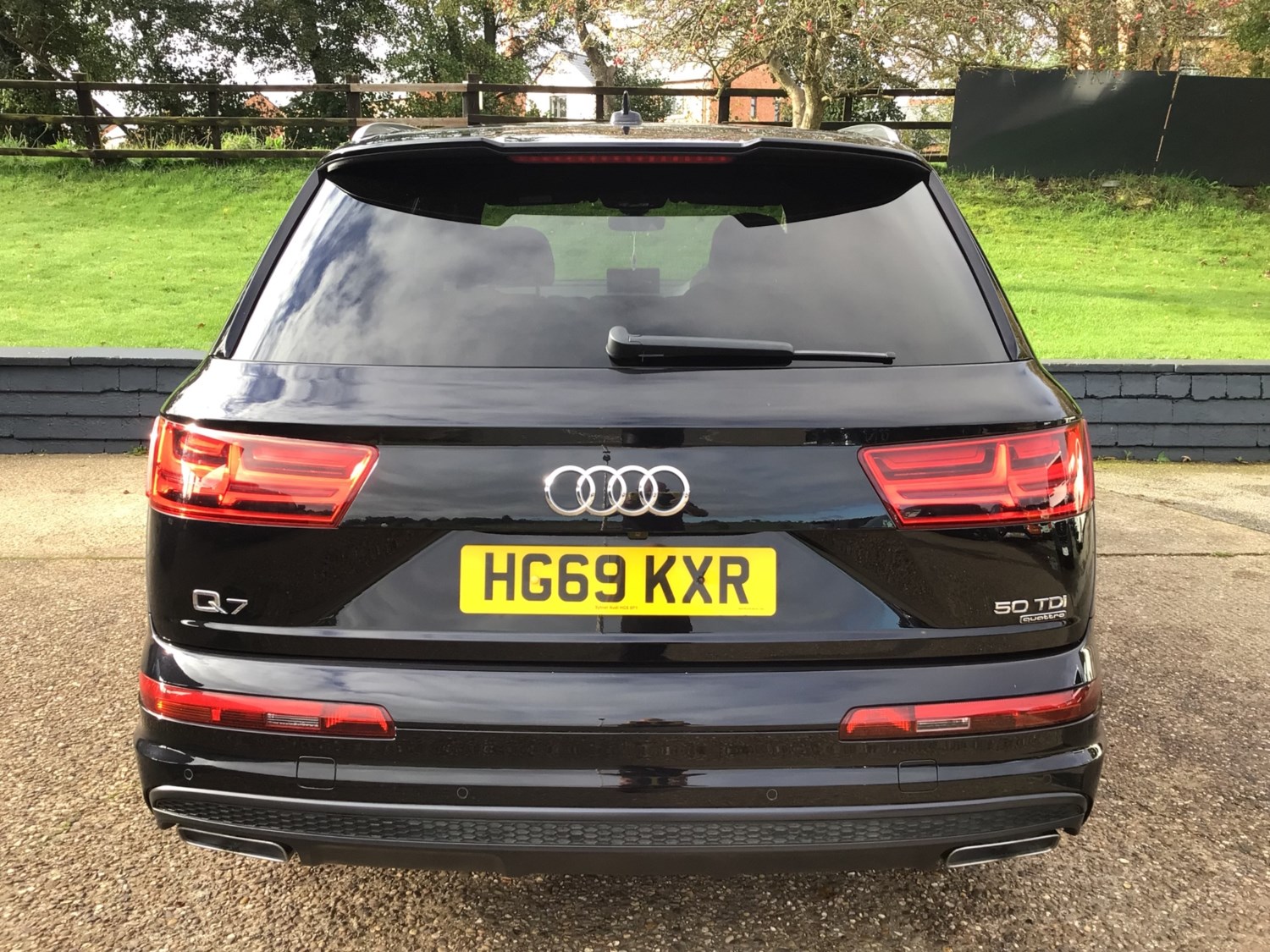 Audi Q7 Listing Image