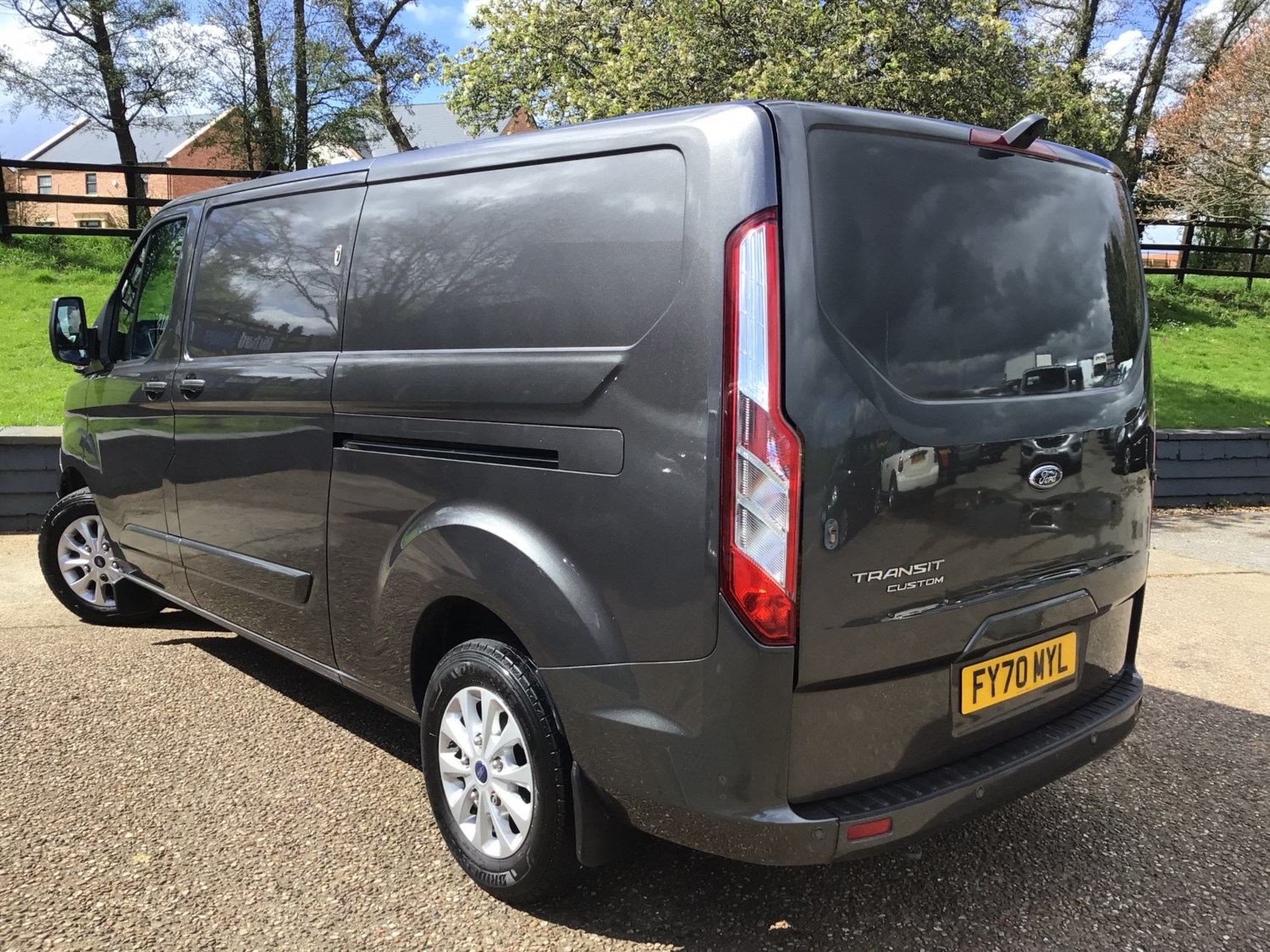 Ford Transit Custom Listing Image