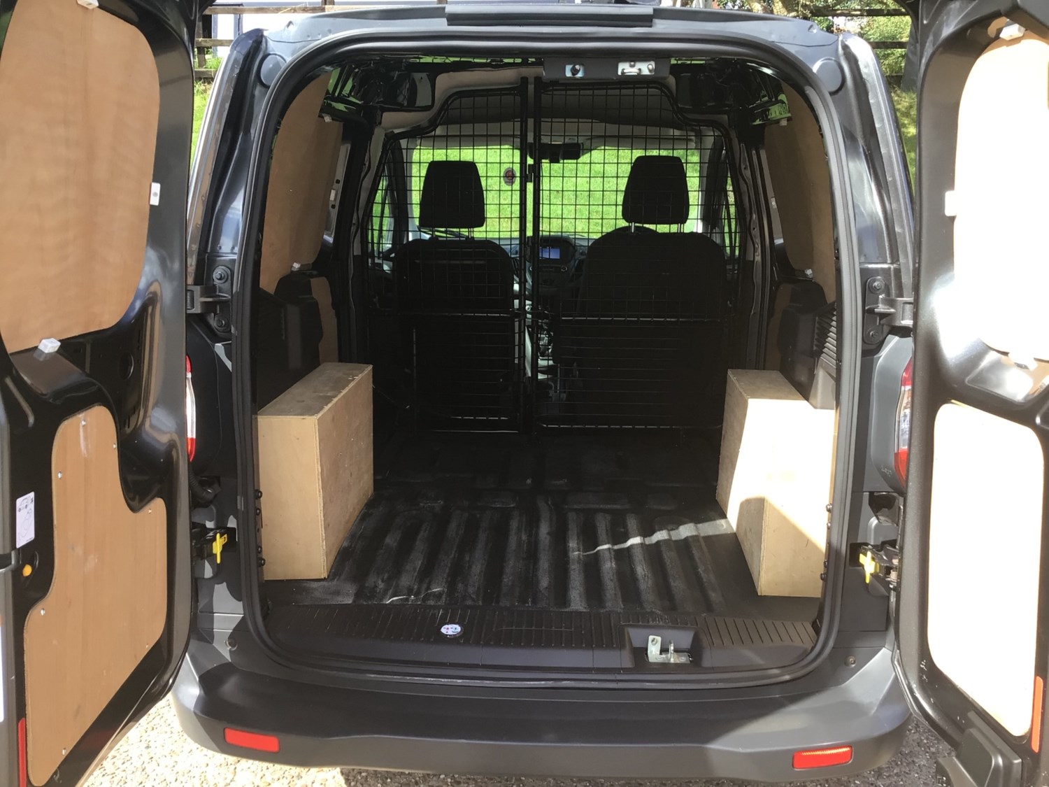 Ford Transit Courier Listing Image