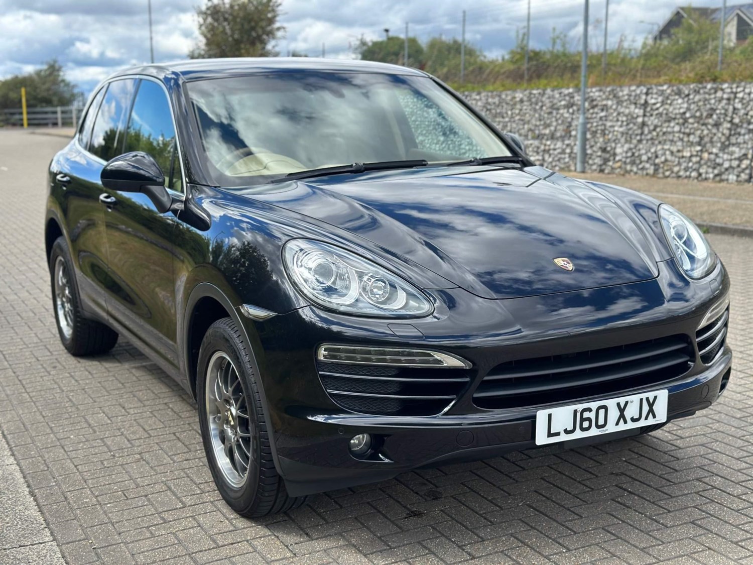 Porsche Cayenne Listing Image