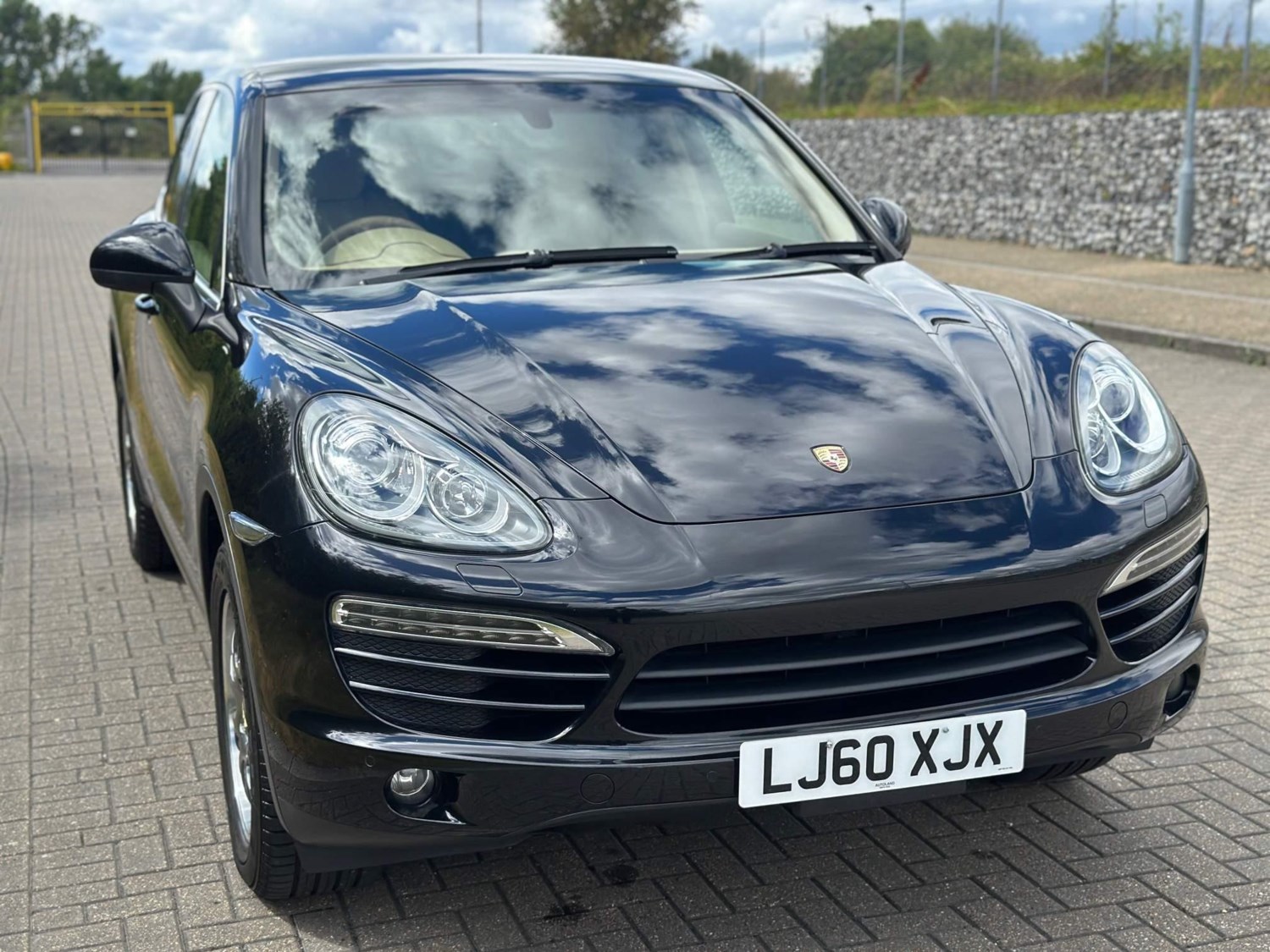 Porsche Cayenne Listing Image