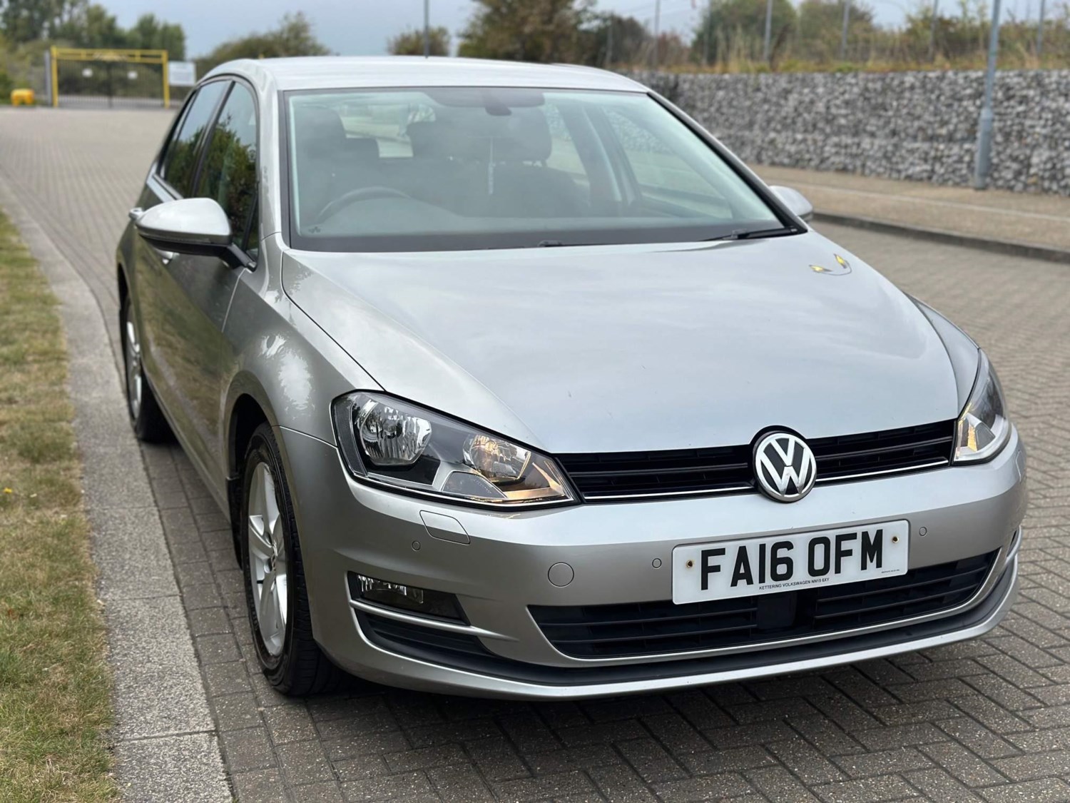 Volkswagen Golf Listing Image