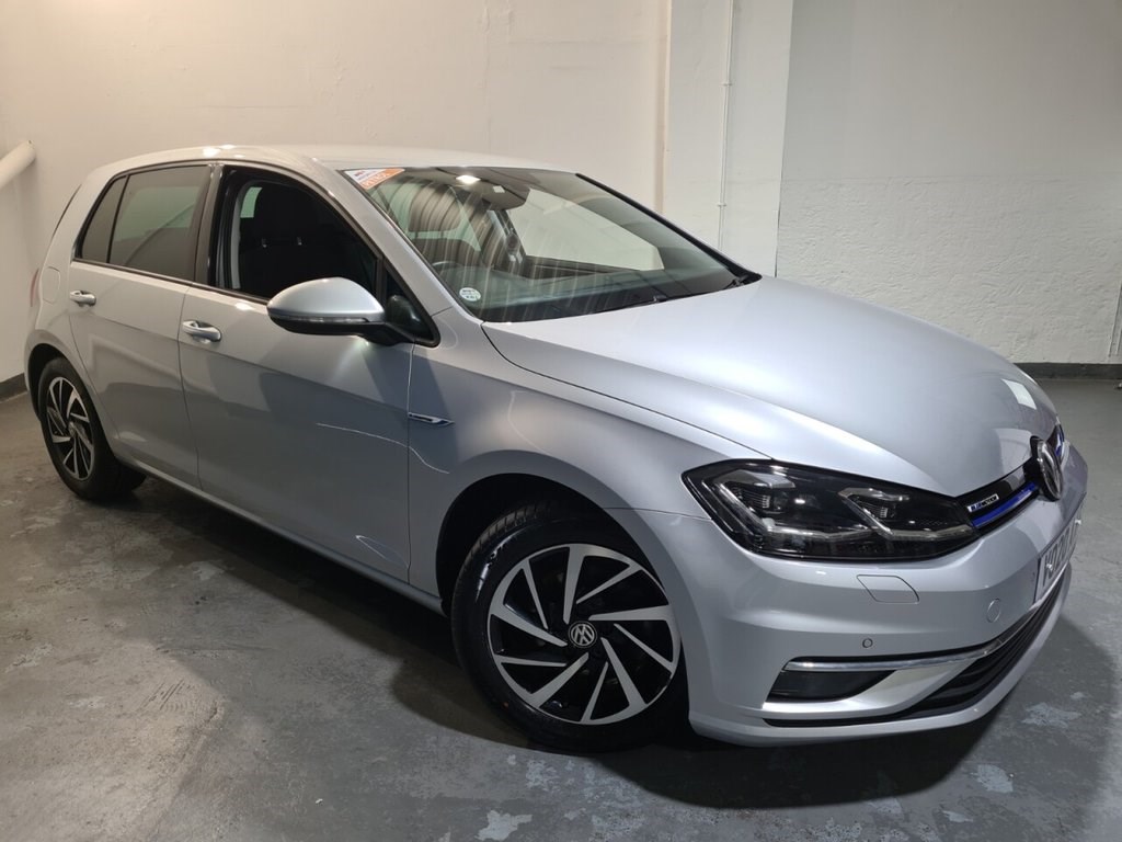 Volkswagen Golf Listing Image