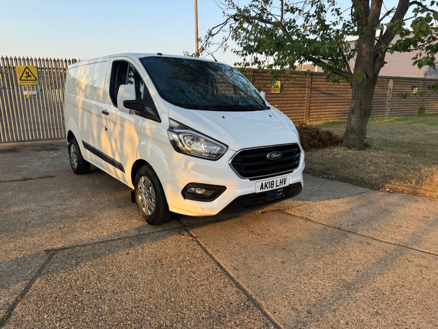 Ford Transit Custom Listing Image