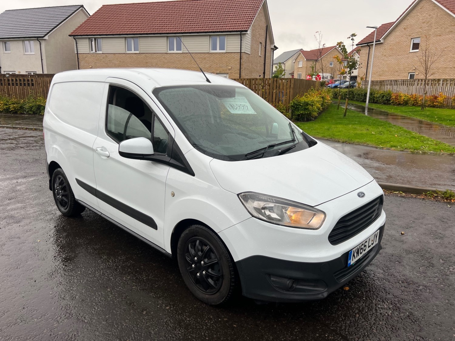 Ford Transit Courier Listing Image