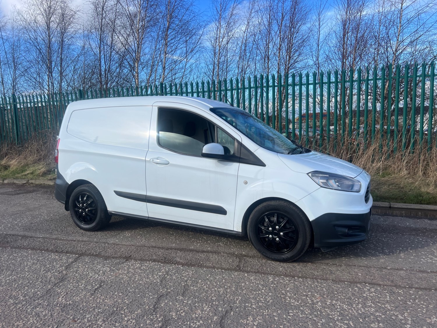 Ford Transit Courier Listing Image