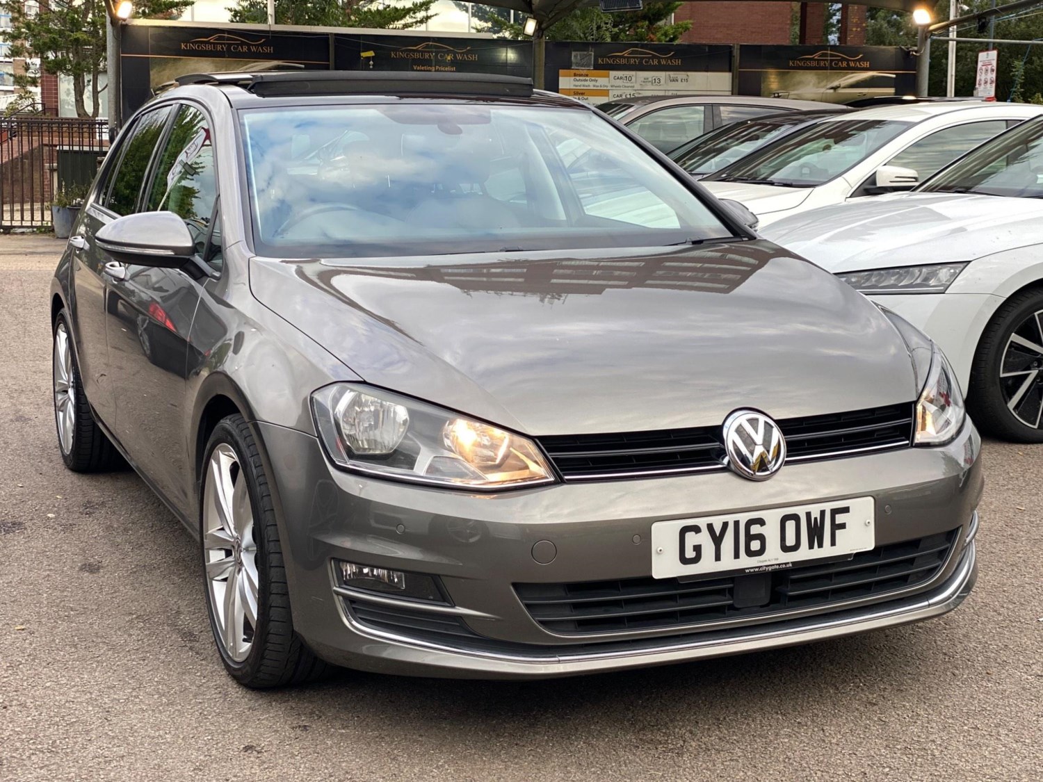 Volkswagen Golf Listing Image