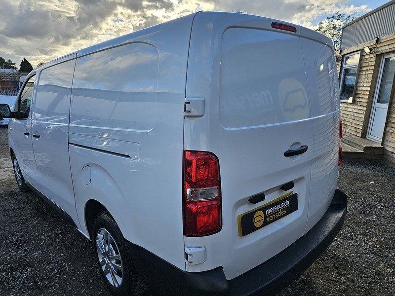 Vauxhall Vivaro Listing Image