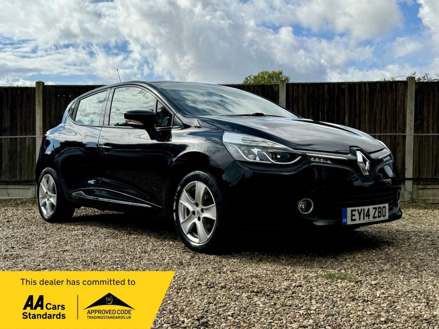 Renault Clio Listing Image