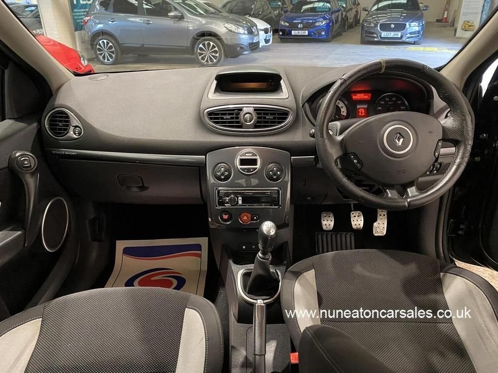 Renault Clio Listing Image