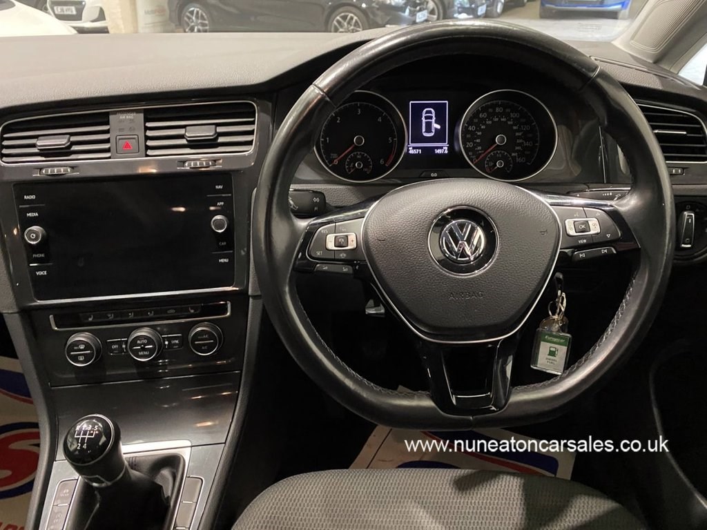 Volkswagen Golf Listing Image