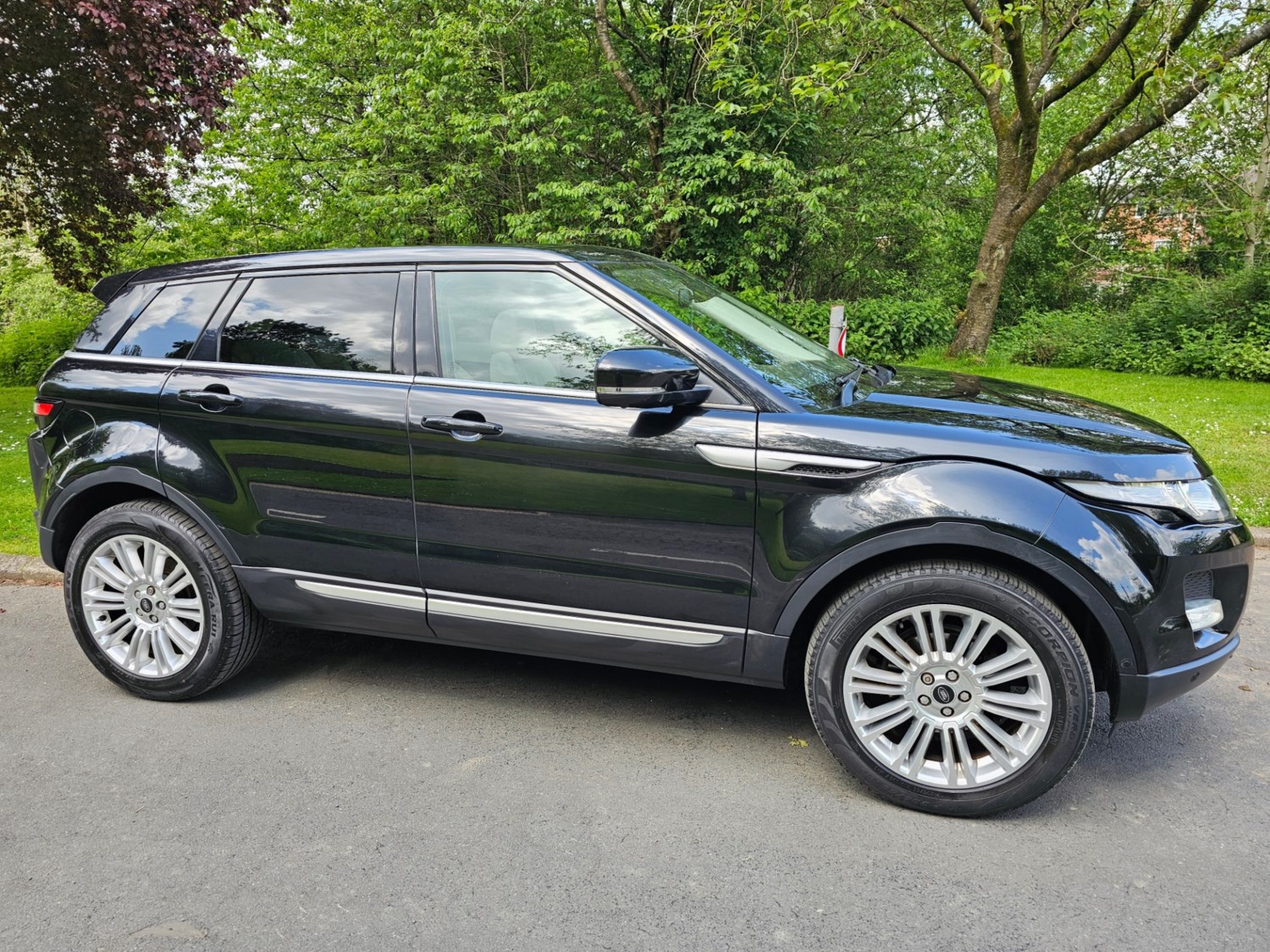 Land Rover Range Rover Evoque Listing Image