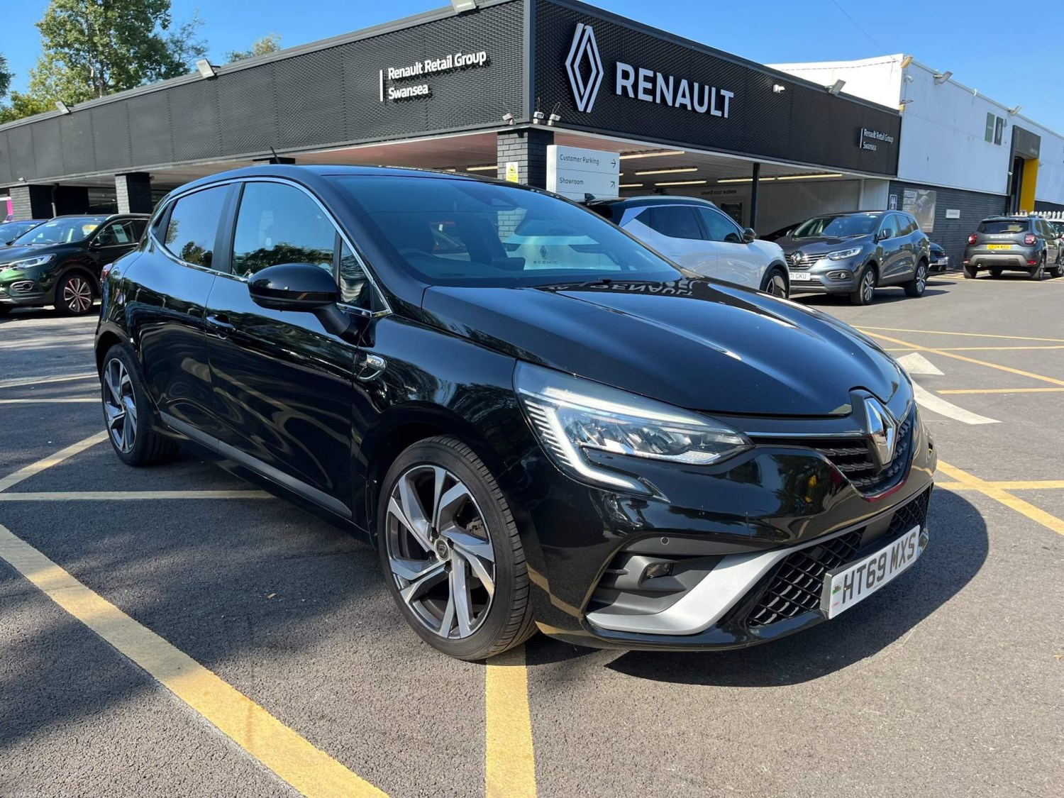 Renault Clio Listing Image