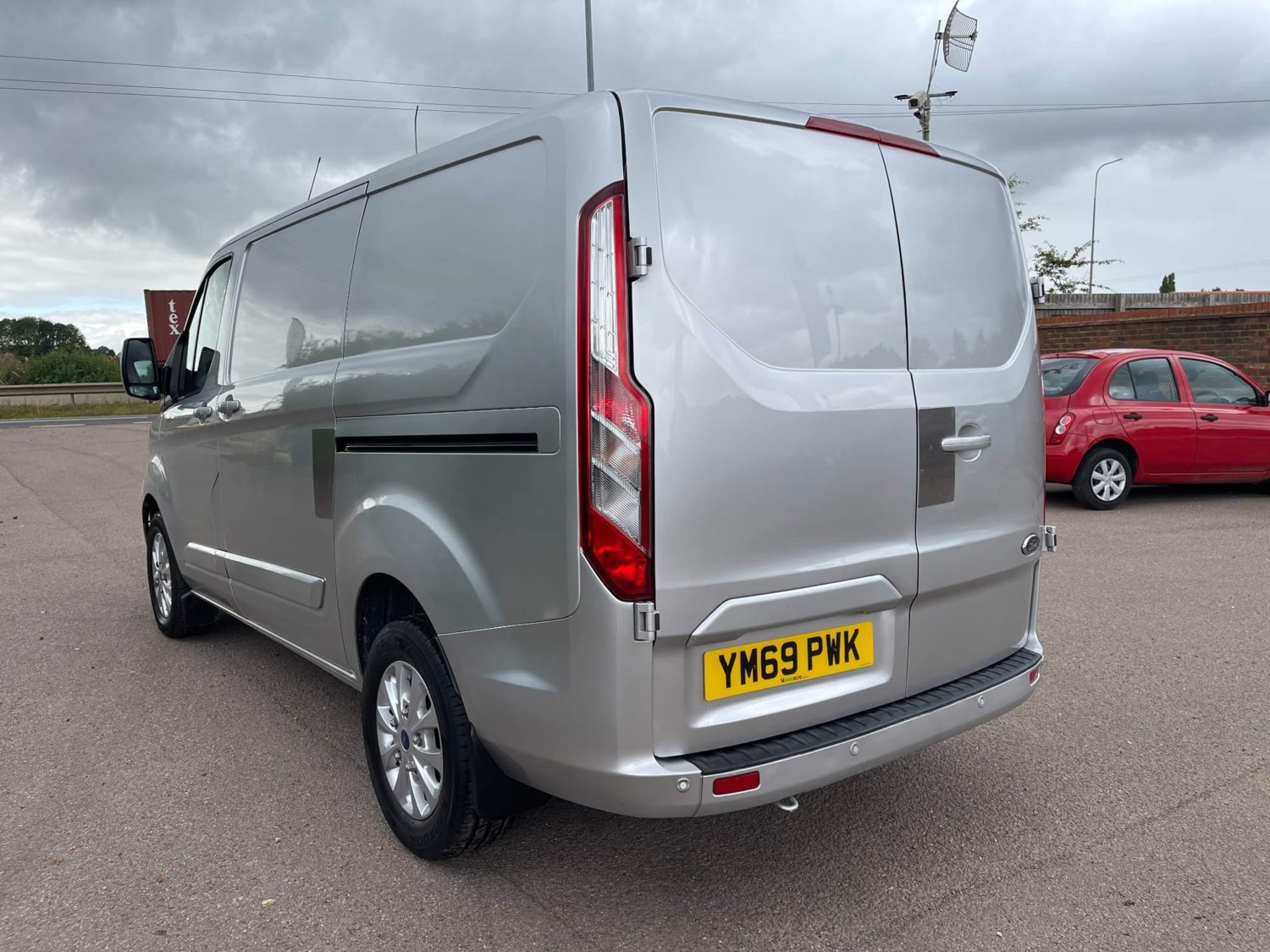 Ford Transit Custom Listing Image