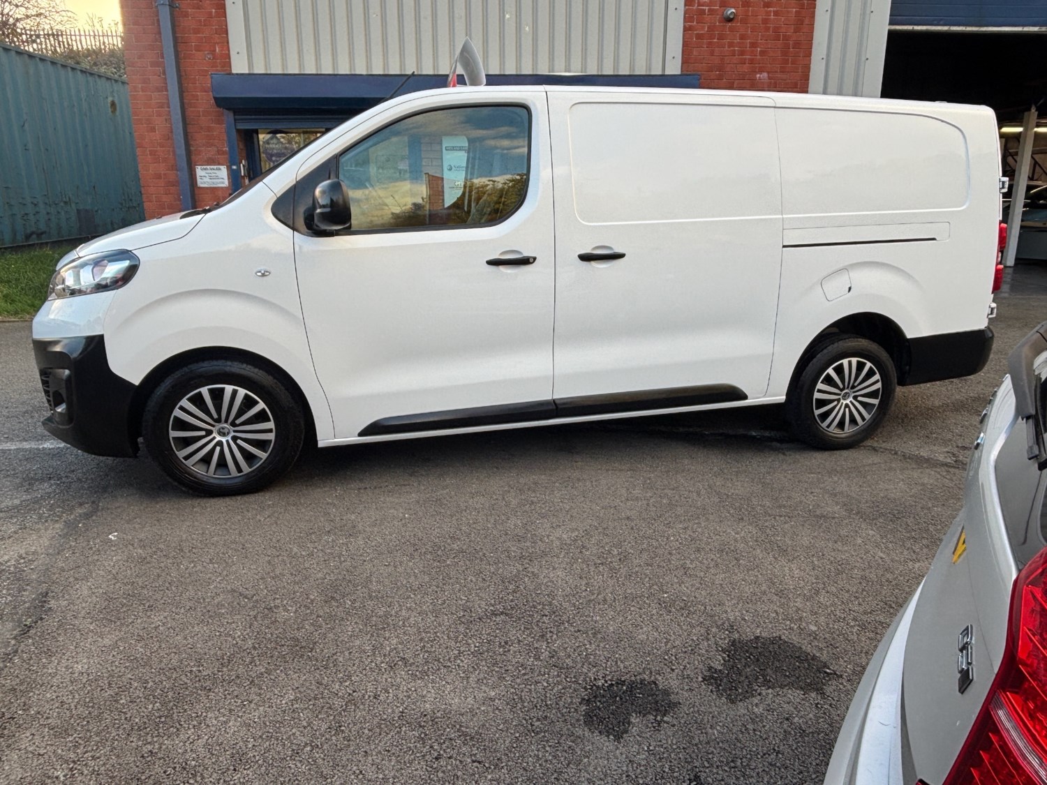 Vauxhall Vivaro Listing Image