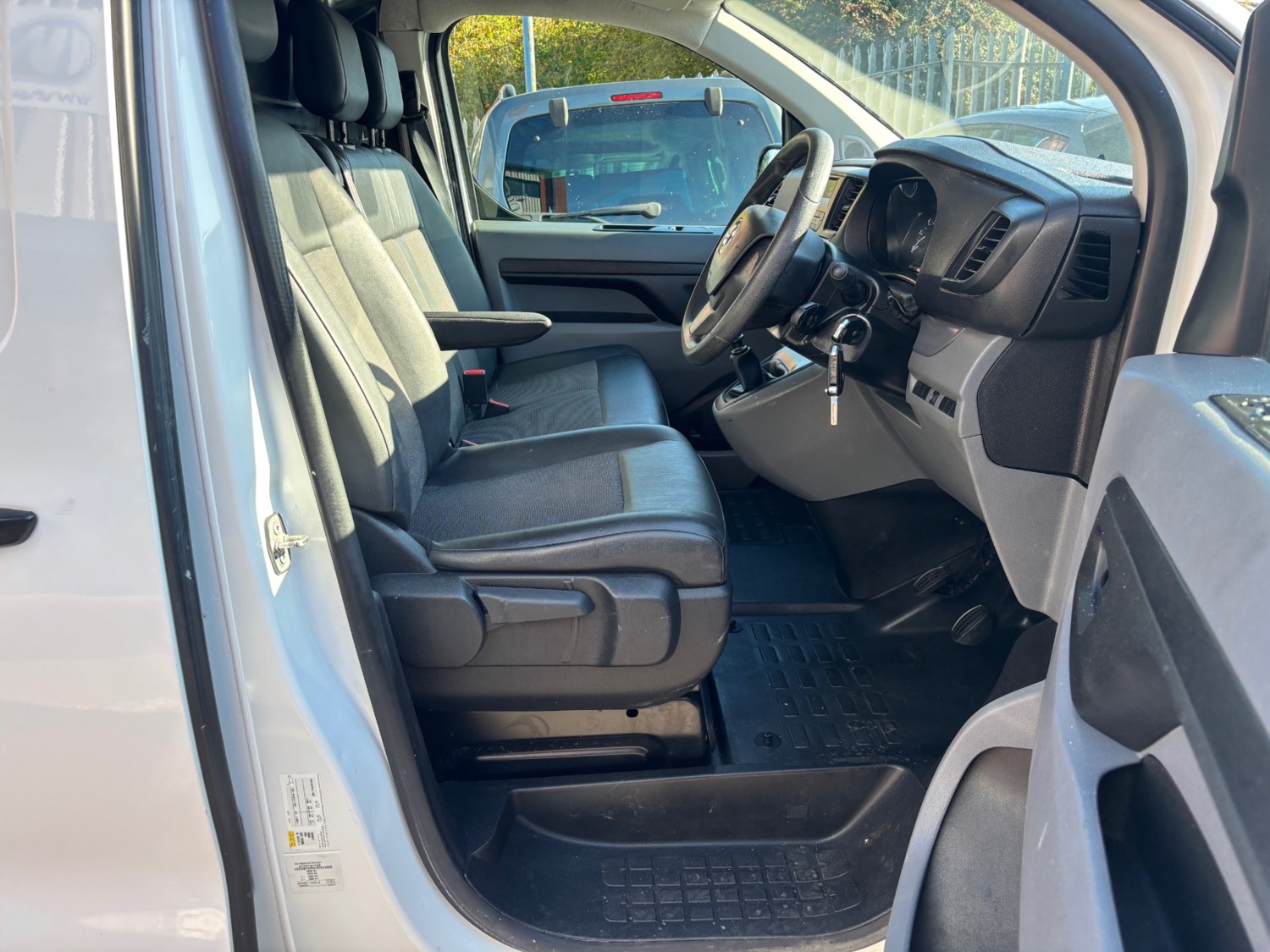 Vauxhall Vivaro Listing Image