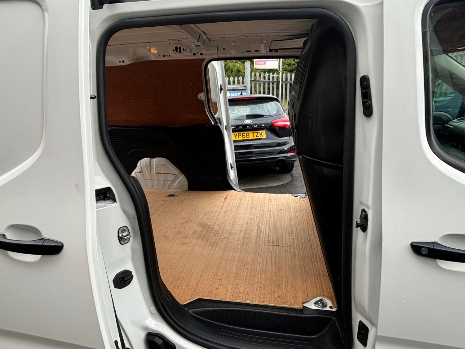 Vauxhall Combo Listing Image