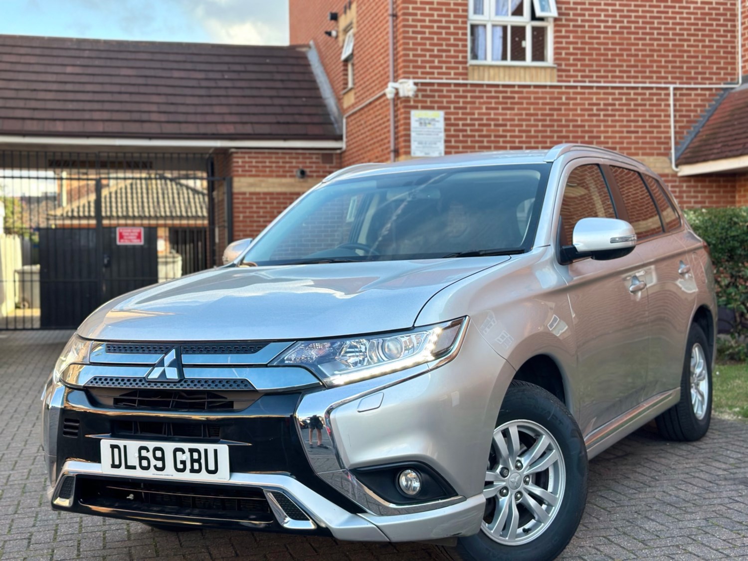 Mitsubishi Outlander Listing Image