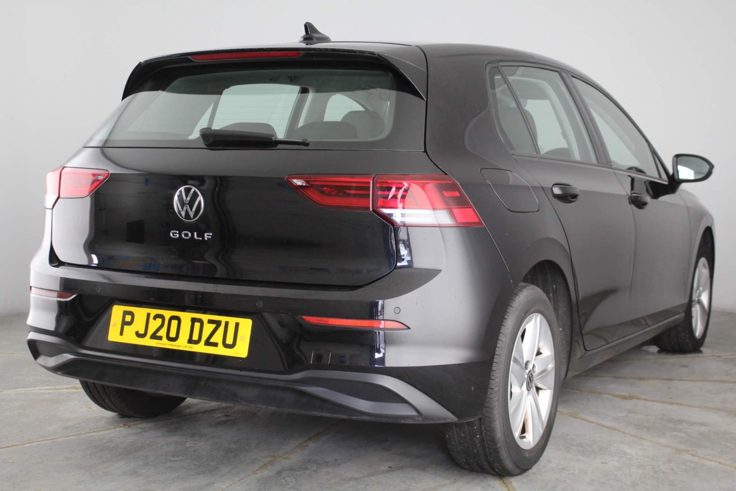 Volkswagen Golf Listing Image