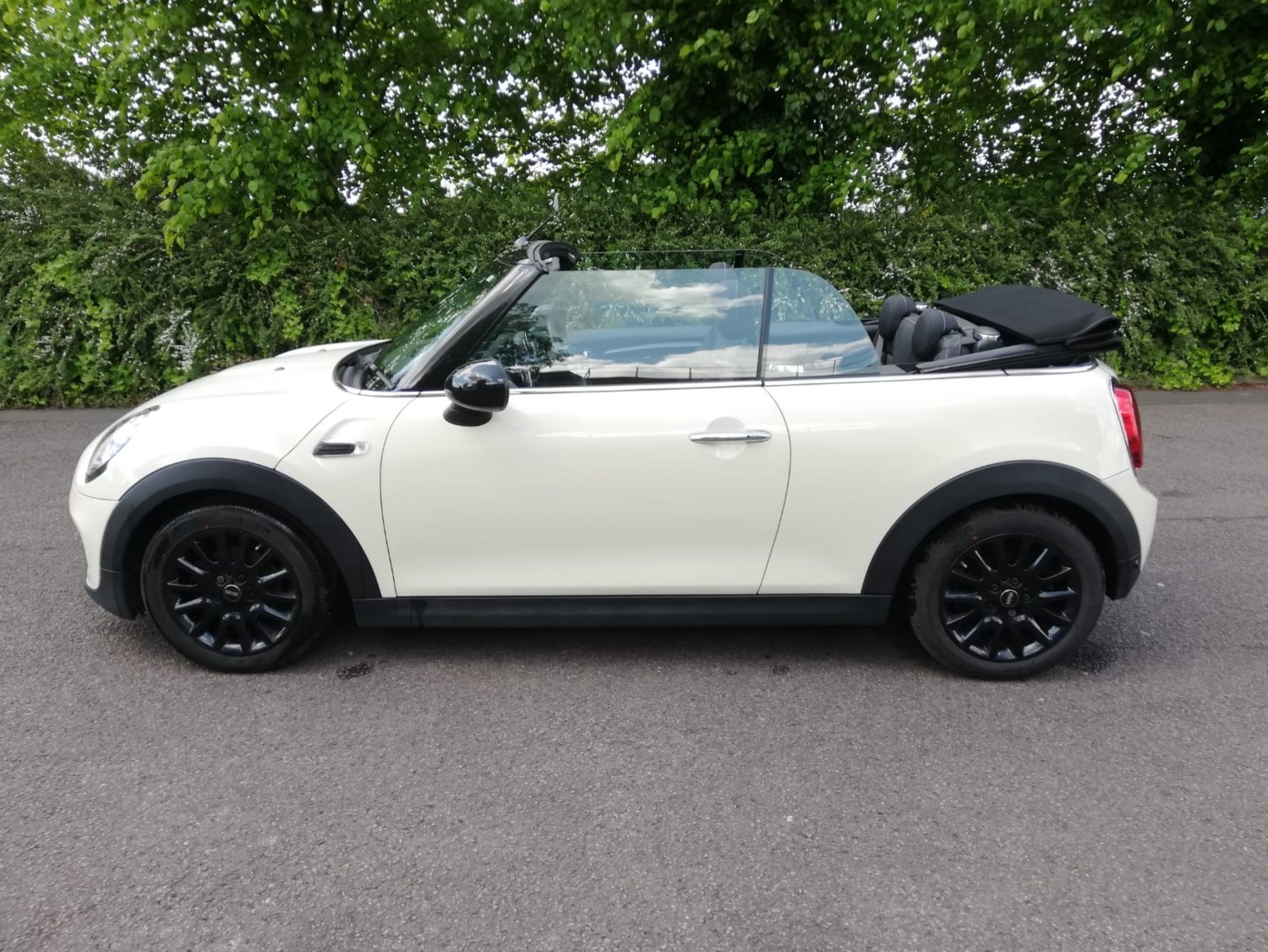 MINI Convertible Listing Image