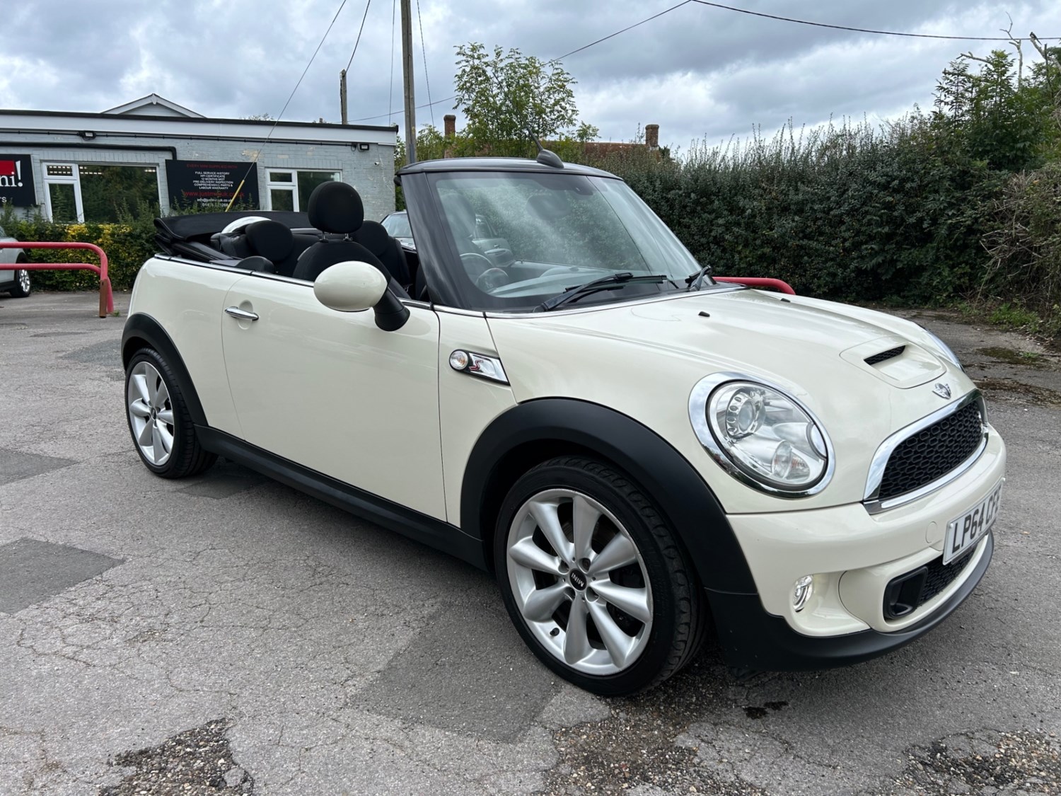 MINI Convertible Listing Image