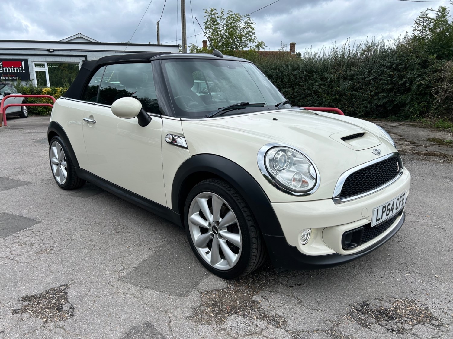 MINI Convertible Listing Image