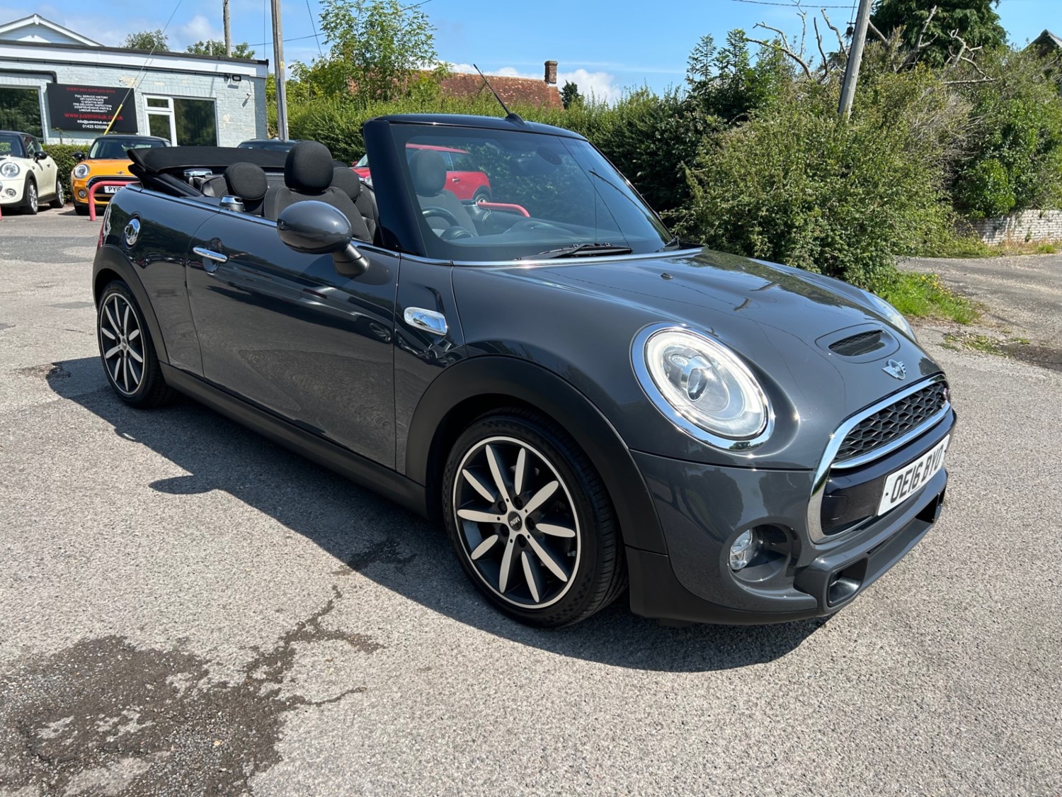 MINI Convertible Listing Image