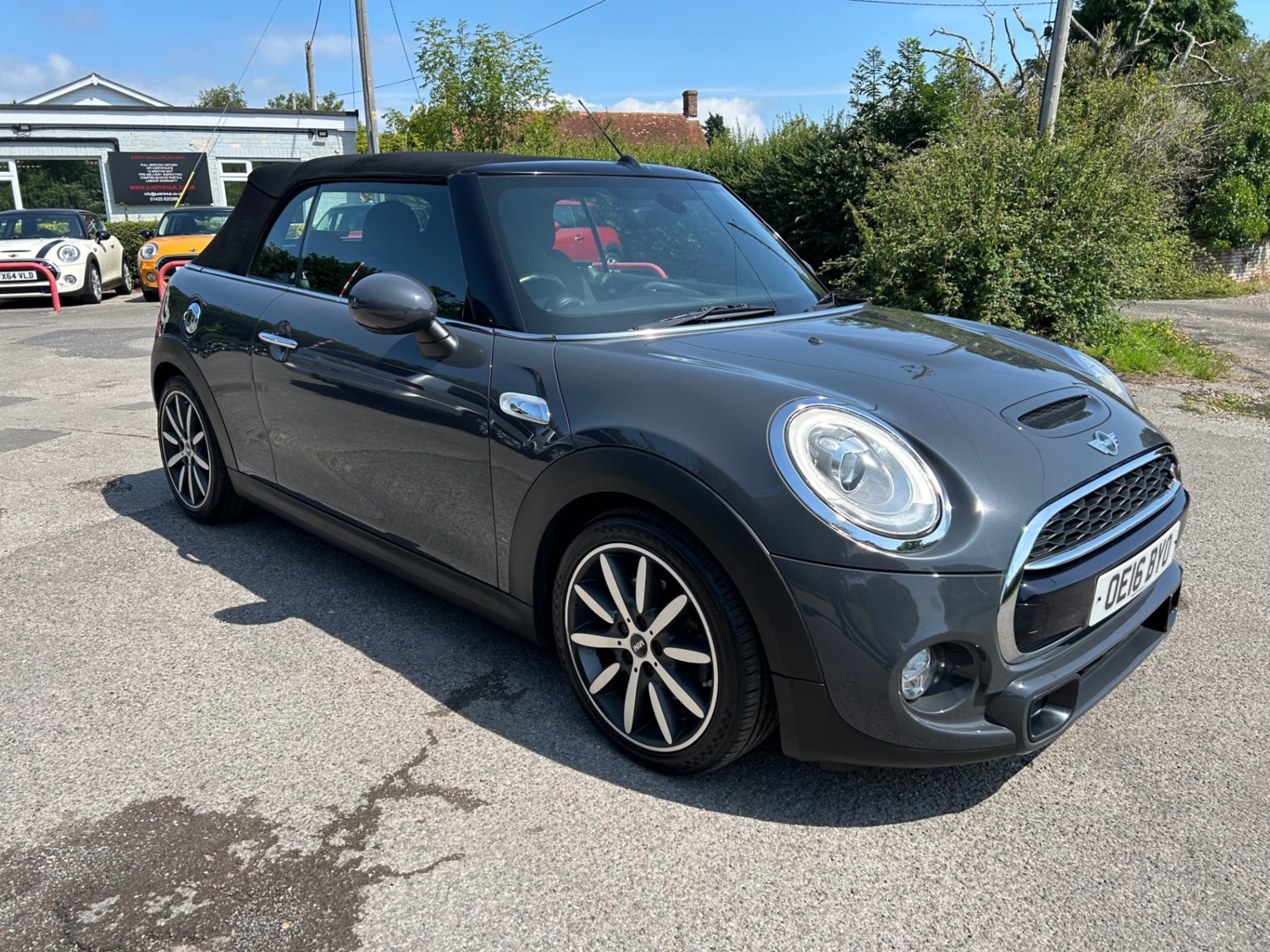 MINI Convertible Listing Image