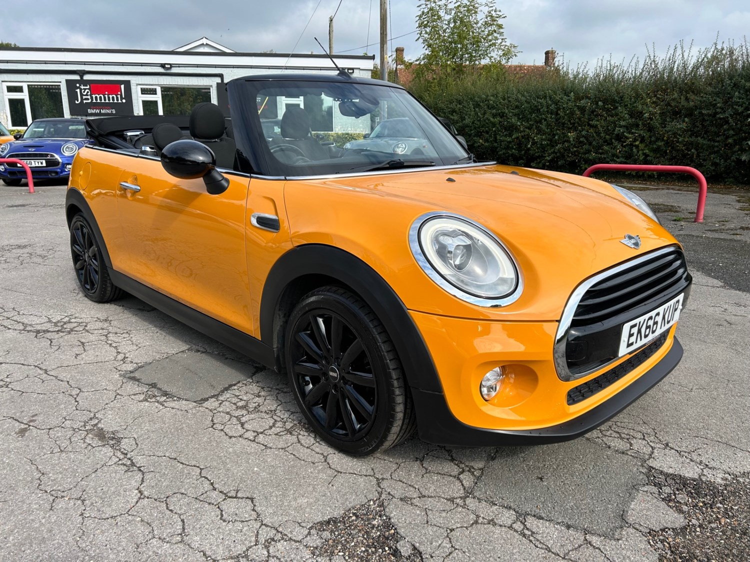 MINI Convertible Listing Image