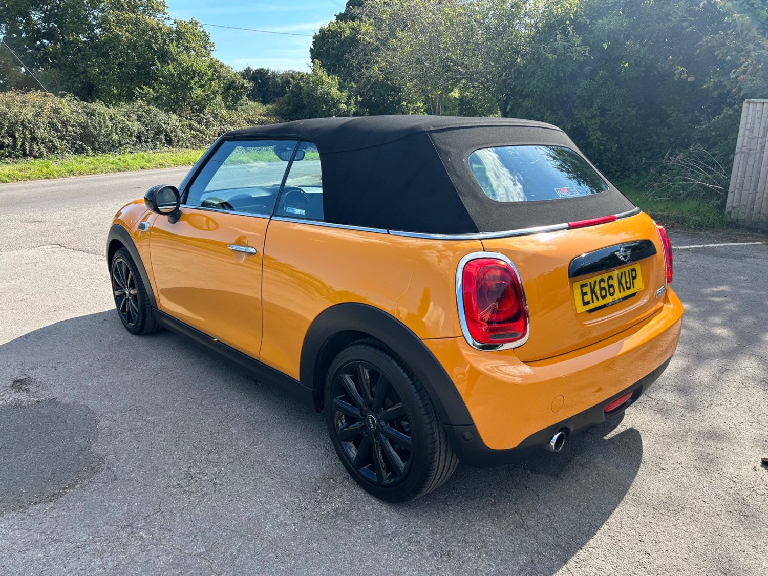 MINI Convertible Listing Image