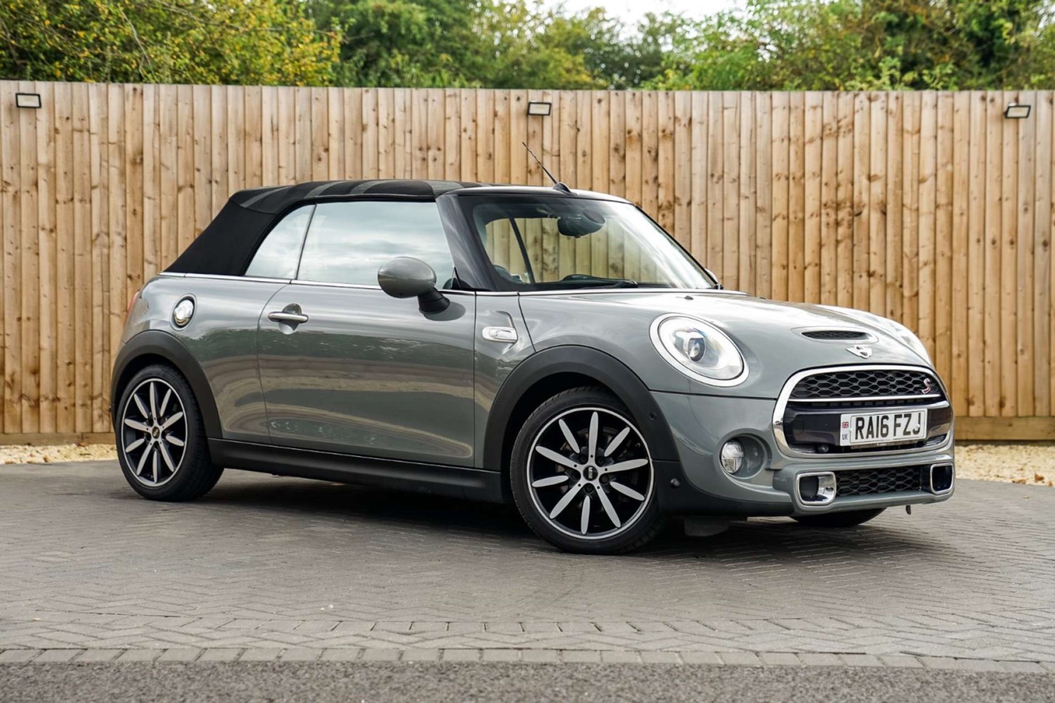 MINI Convertible Listing Image