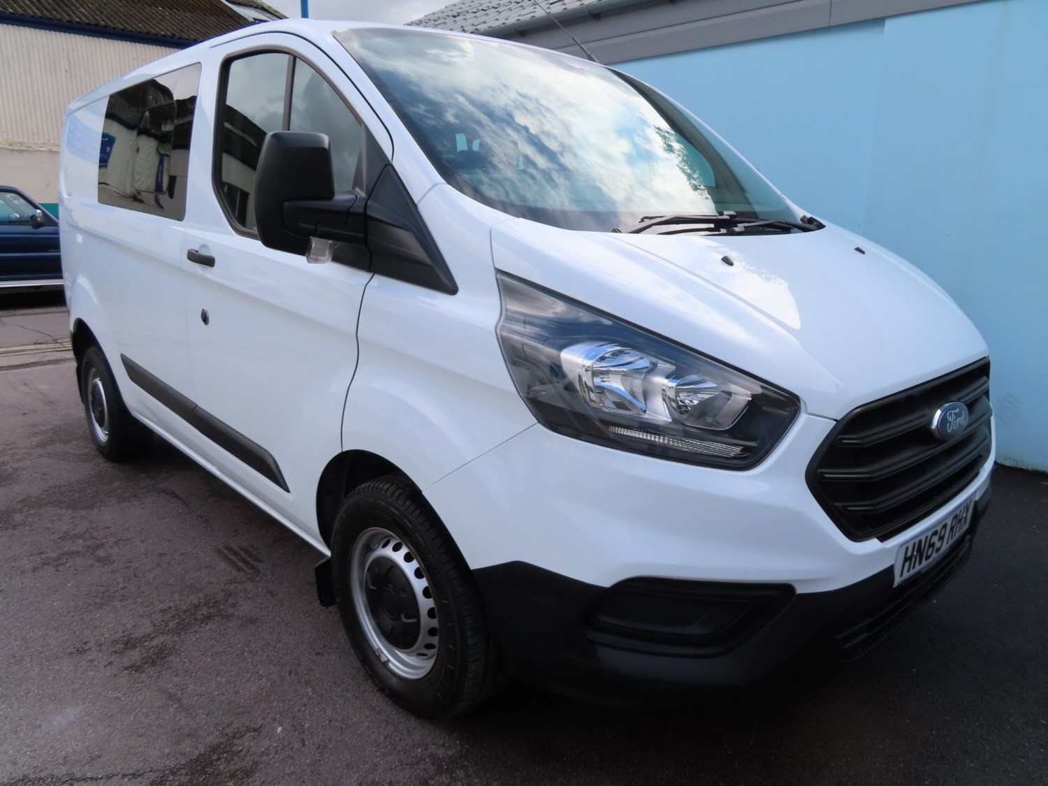 Ford Transit Custom Listing Image