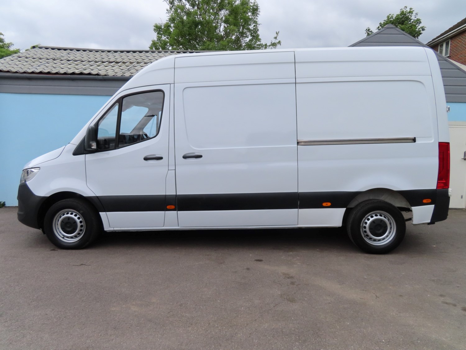 Mercedes-Benz Sprinter Listing Image