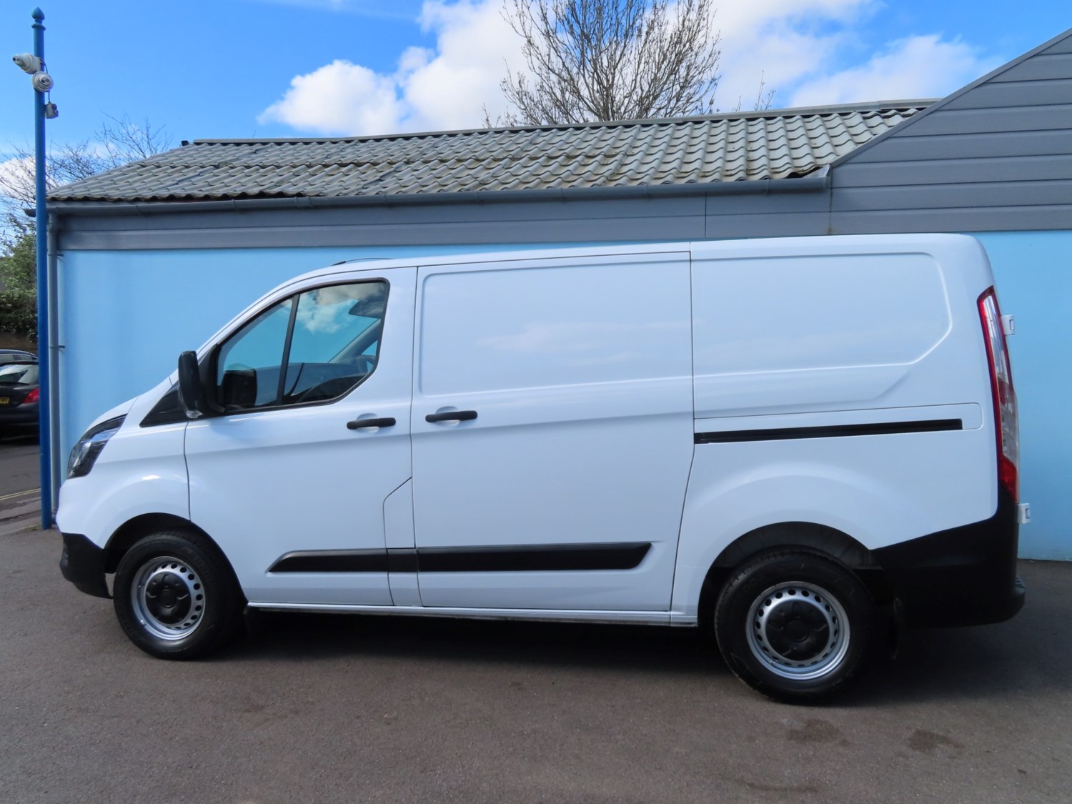 Ford Transit Custom Listing Image