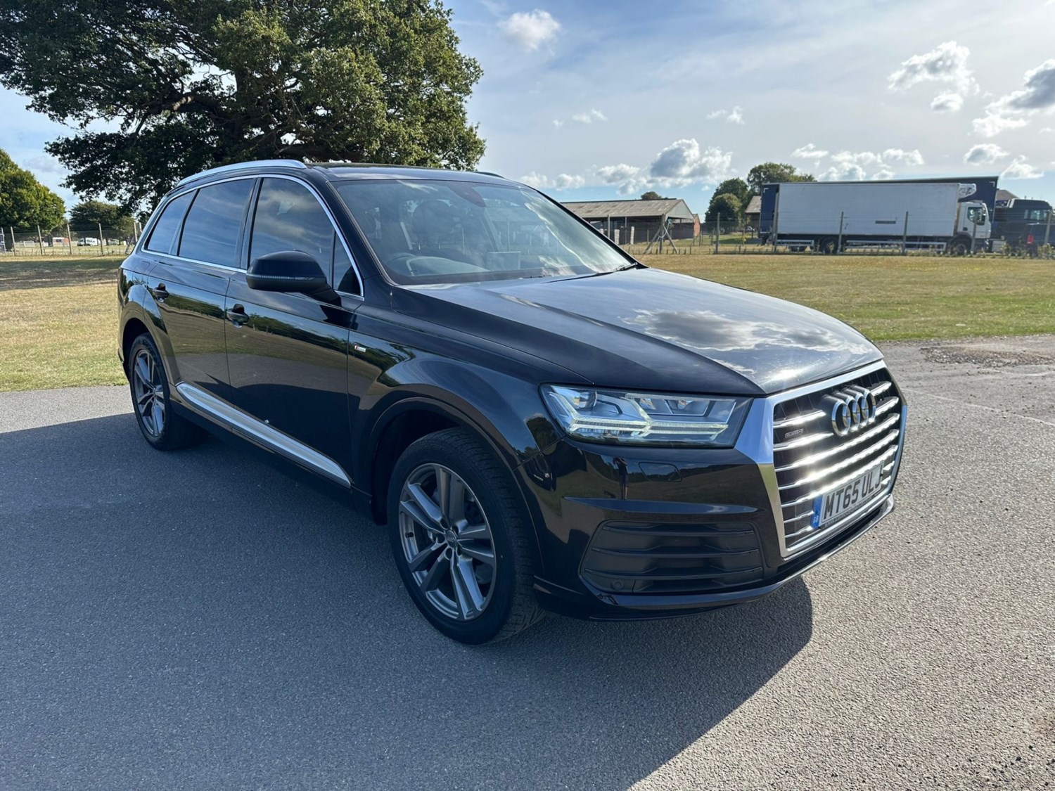 Audi Q7 Listing Image