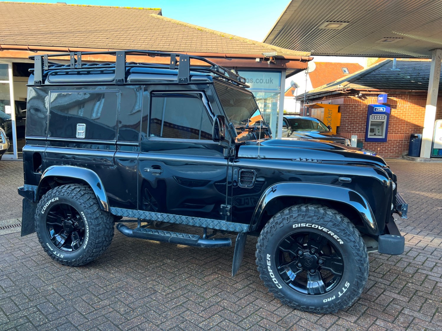 Land Rover Defender Listing Image