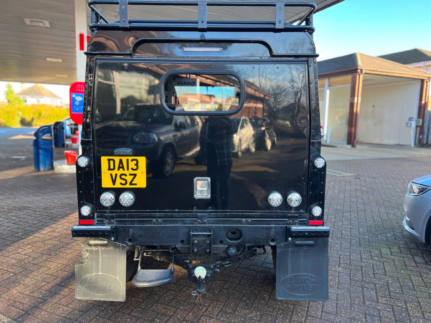 Land Rover Defender Listing Image