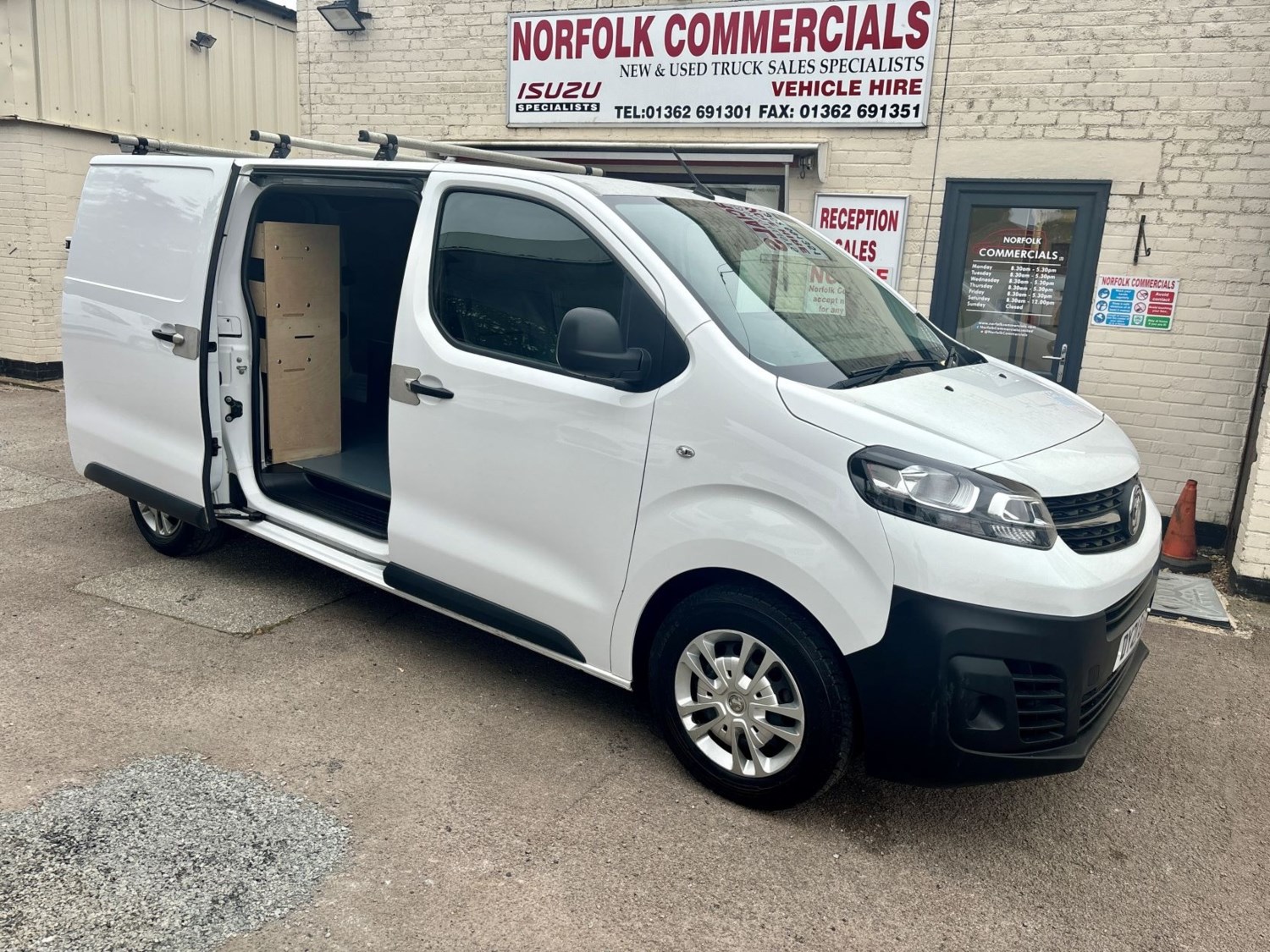 Vauxhall Vivaro Listing Image