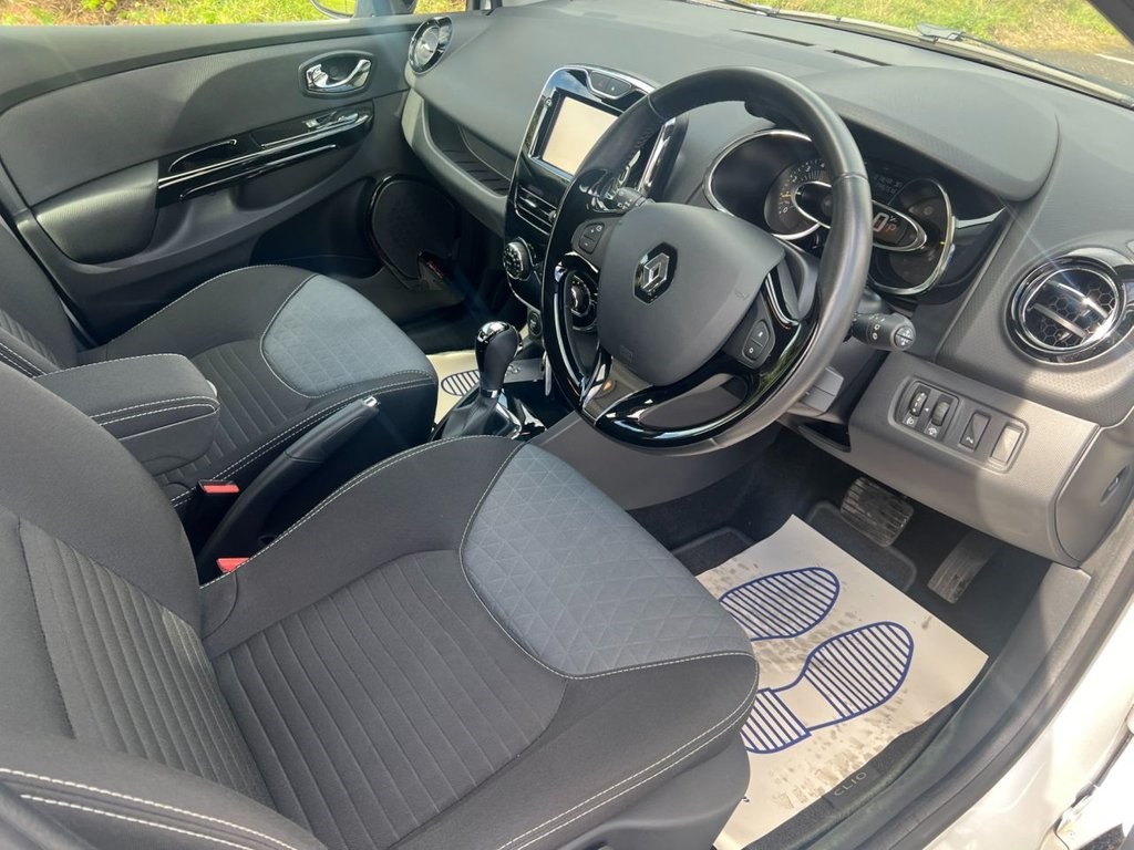 Renault Clio Listing Image