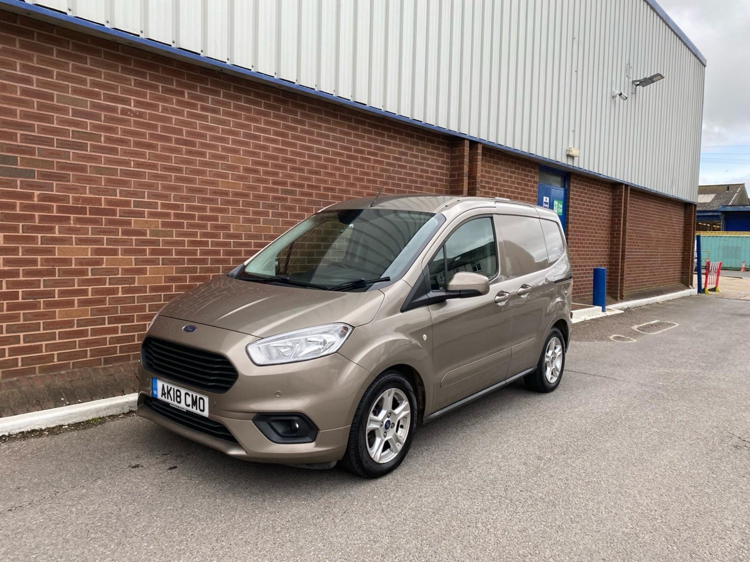 Ford Transit Courier Listing Image