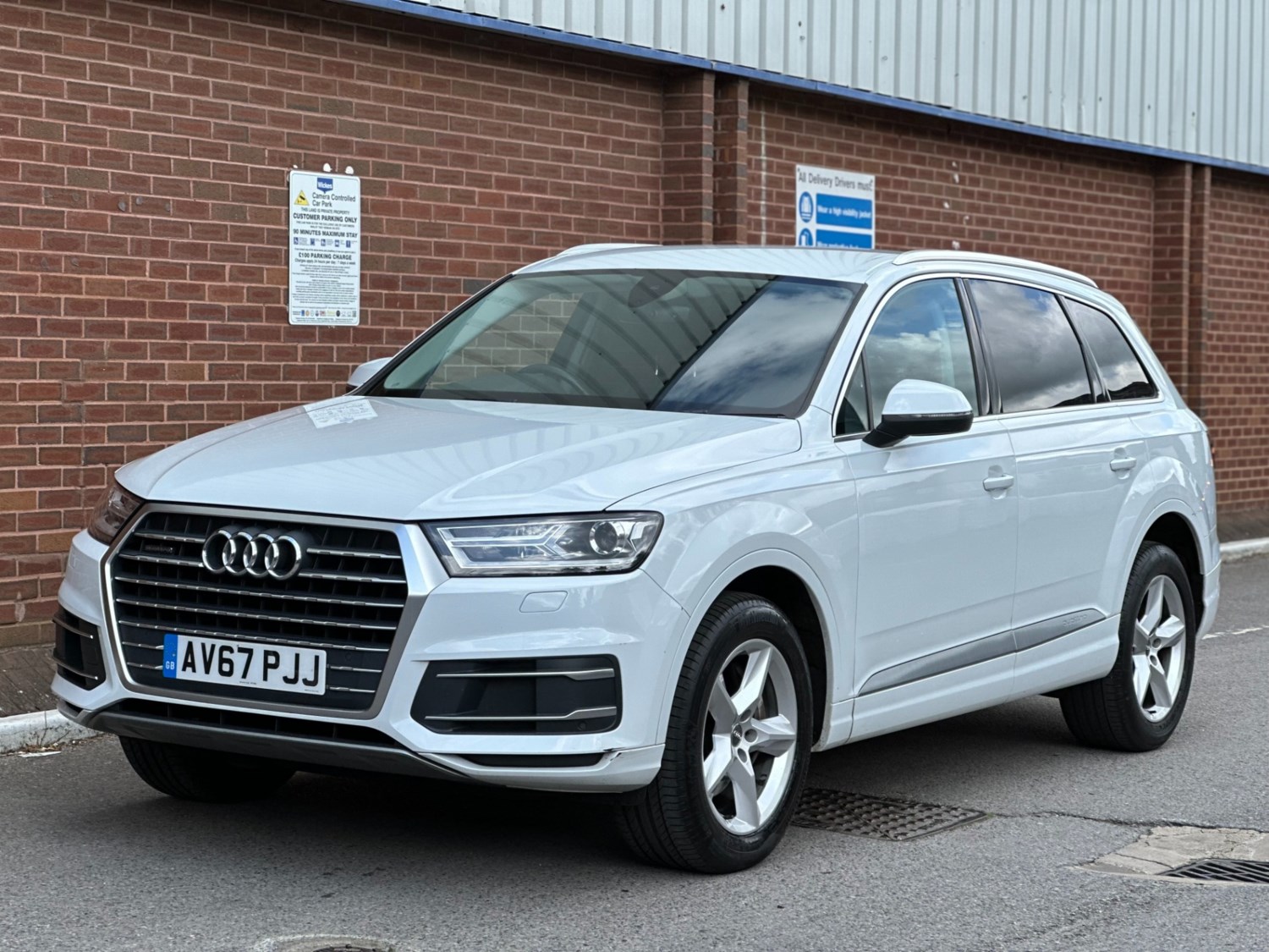 Audi Q7 Listing Image