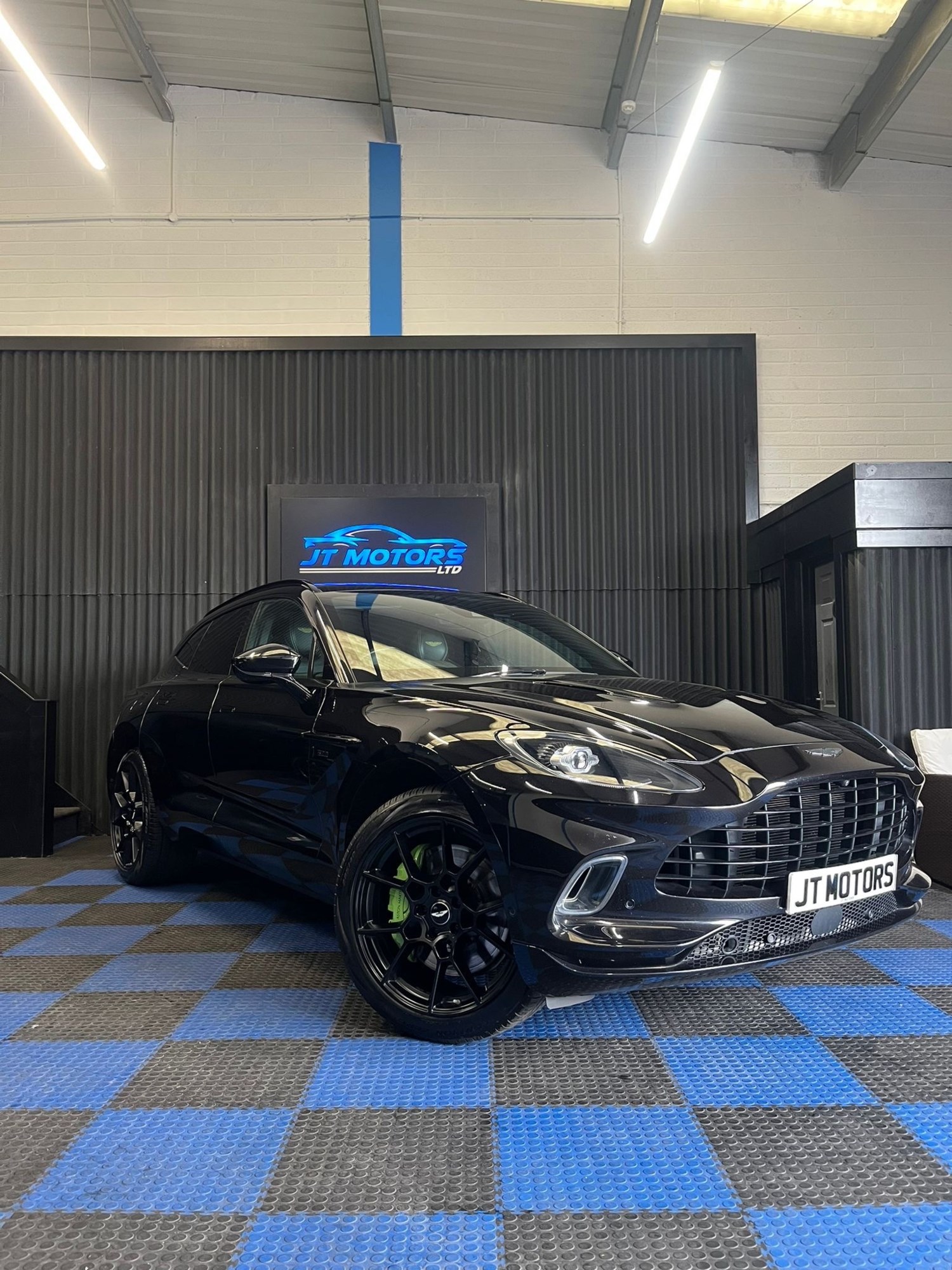 Aston Martin DBX Listing Image