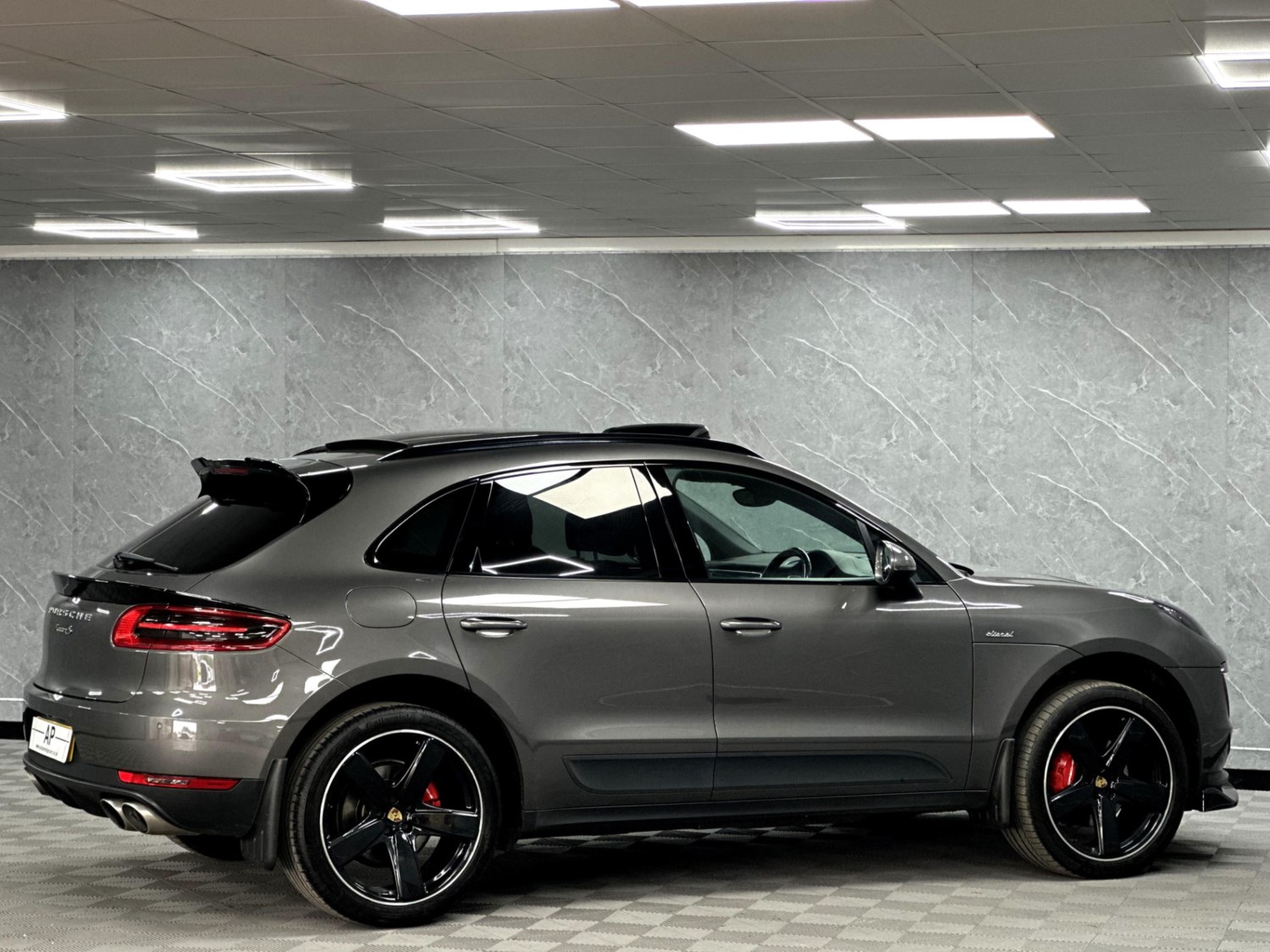 Porsche Macan Listing Image