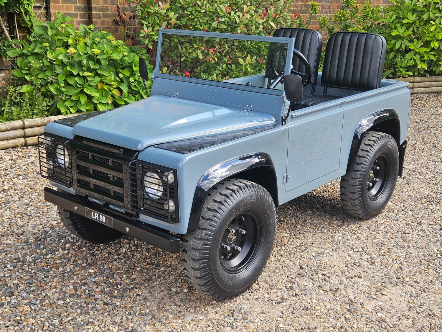 Land Rover Defender Listing Image