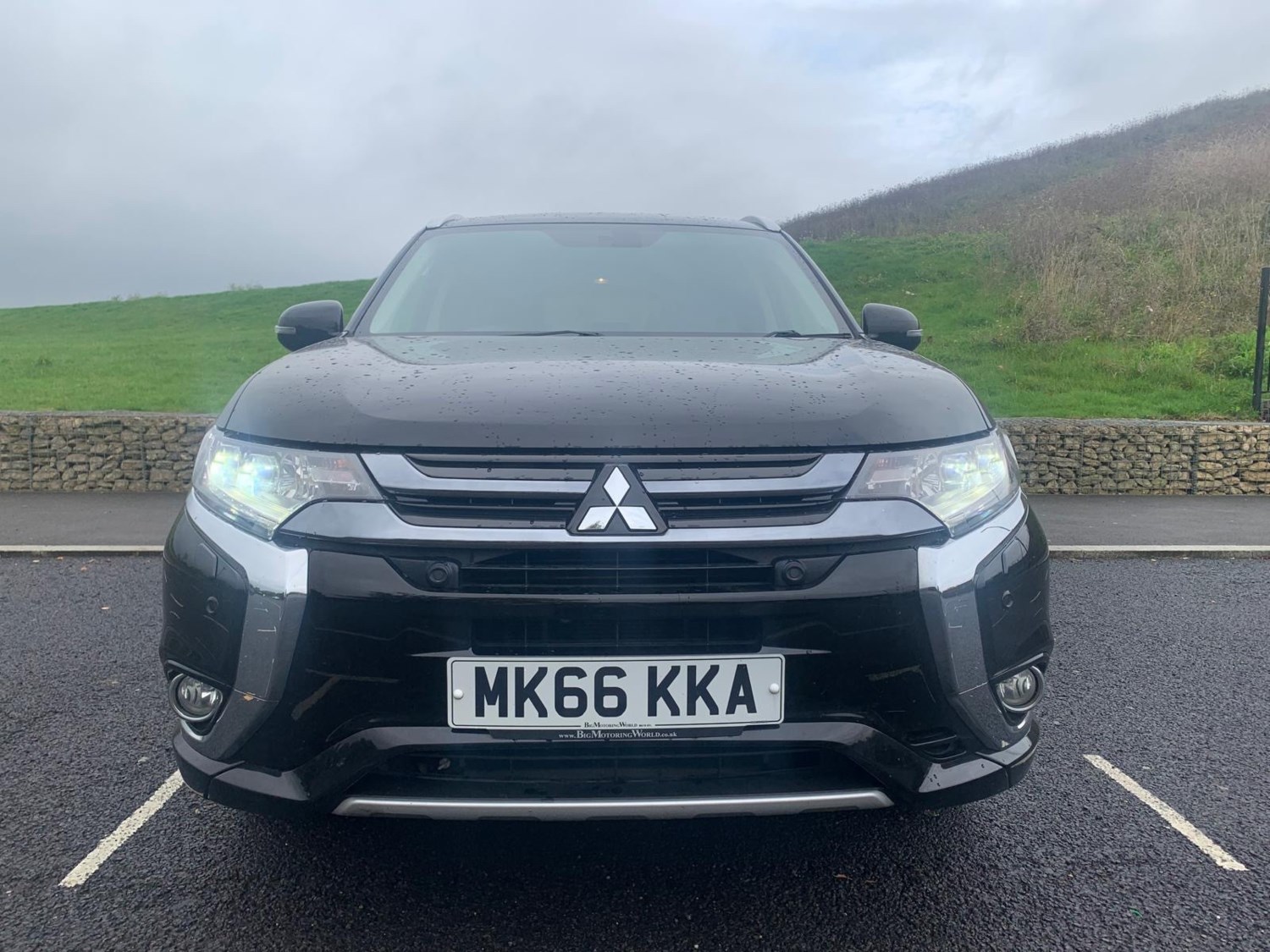 Mitsubishi Outlander Listing Image